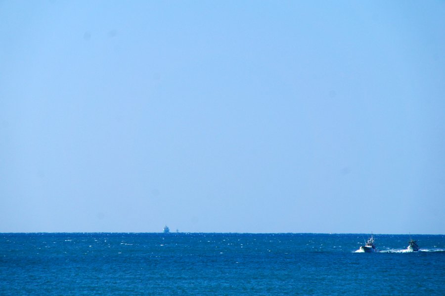 海と船