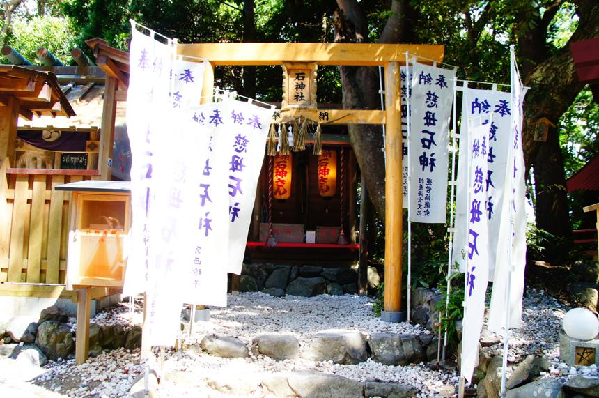 神明神社。女性の願いを叶えてくれる
